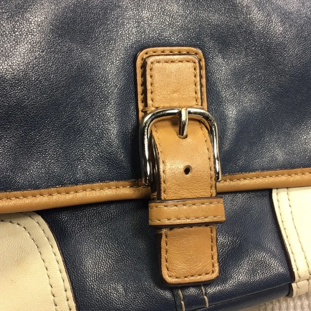Coach elegant soft glove leather purse EUC
